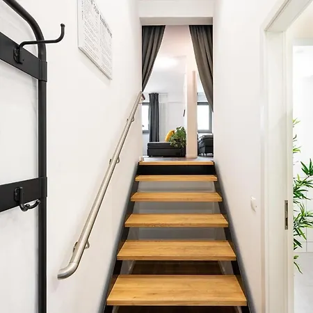 Urban With 2 Bedrooms Apartman *